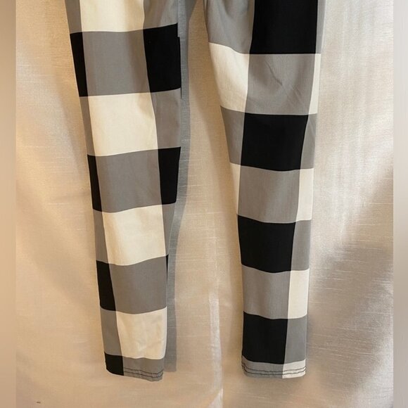 Buffalo  Plaid Leggings Ladies Medium Grey Scale - Picture 4 of 9